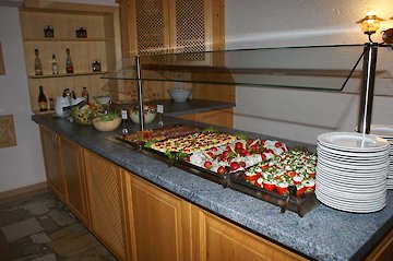 großes Buffet - Gruppenreisen im Bayerischen Wald